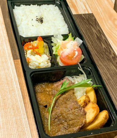 旬彩グリル Sorari（ソラリ）のお弁当 - ステーキ弁当 横からバージョン