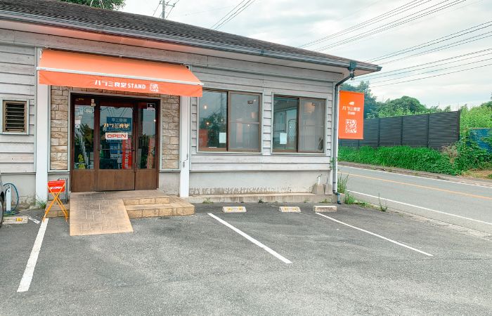 ハラミ食堂のお店の外観。肉とご飯が進むと噂が。