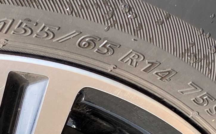 タイヤのサイズを調べる