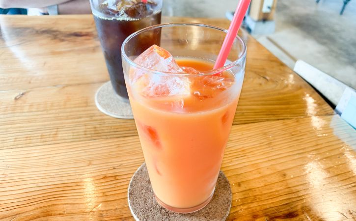 ピッツェリア アヴェントのドリンク　焙煎コーヒーとブラットオレンジジュース