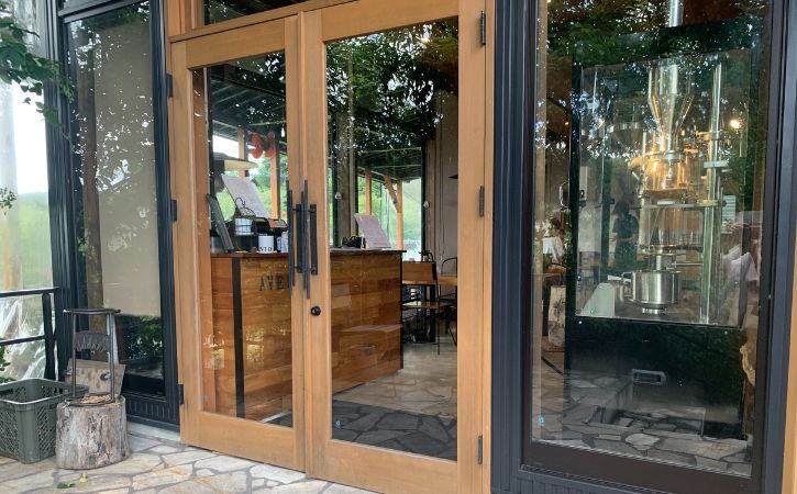 ピッツェリア アヴェントのお店の入口
