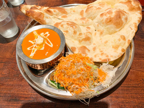アマルレストランのバターチキンカレー（ナン）