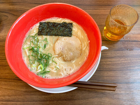 餃子のぶっちょう面の「とんこつラーメン」