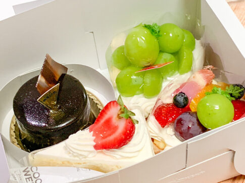 まえひろ洋菓子店のケーキ。フルーツタルト、チョコケーキ、ショートケーキ。