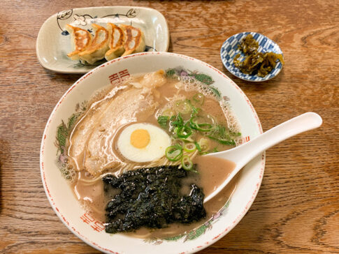 一龍の餃子セット。濃厚久留米ラーメン