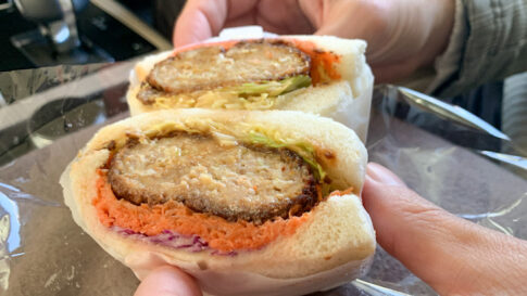 王様サンドのメンチカツサンド