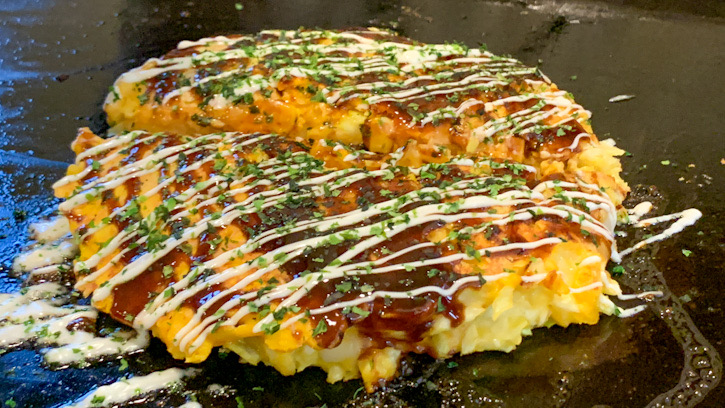 お好み焼きのチーズとコーン入りのやつ。コーン感強めです。